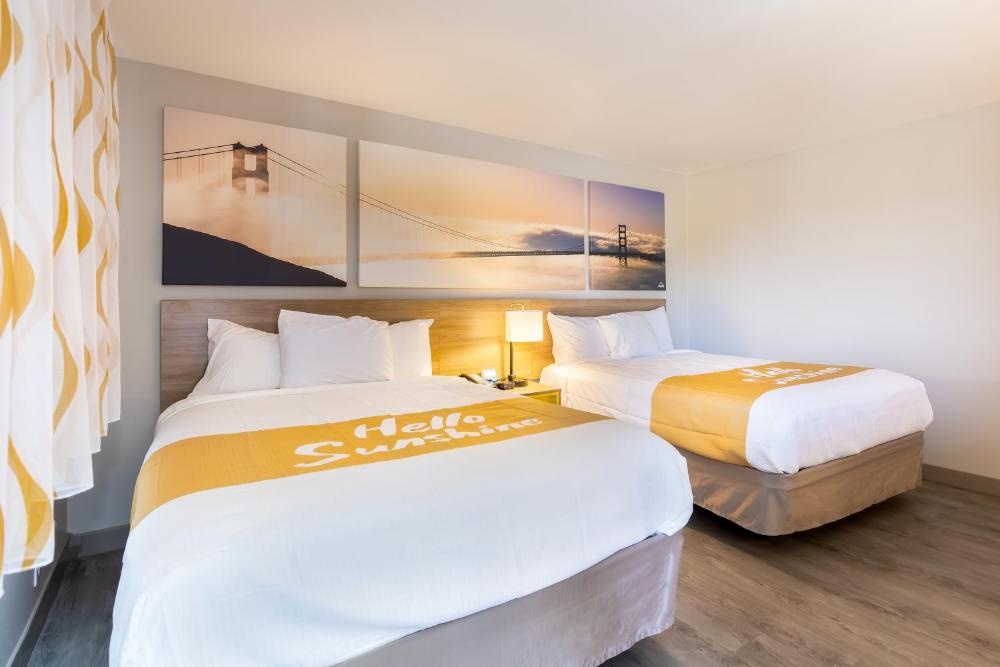 King Room with Roll-in Shower - Mobility Access/Non-Smoking