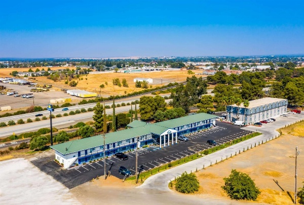 Days Inn by Wyndham Red Bluff image 2
